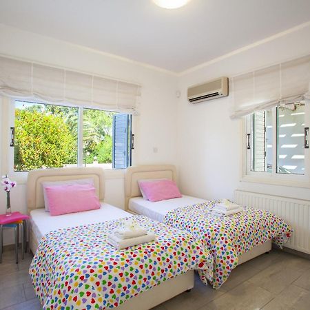 Meneou Beachfront Villa Sunset Perivolia Exterior photo
