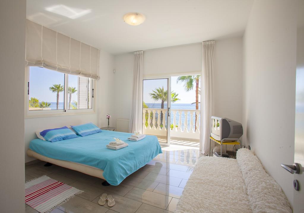 Meneou Beachfront Villa Sunset Perivolia Room photo