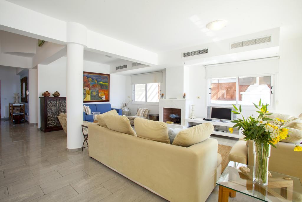 Meneou Beachfront Villa Sunset Perivolia Room photo