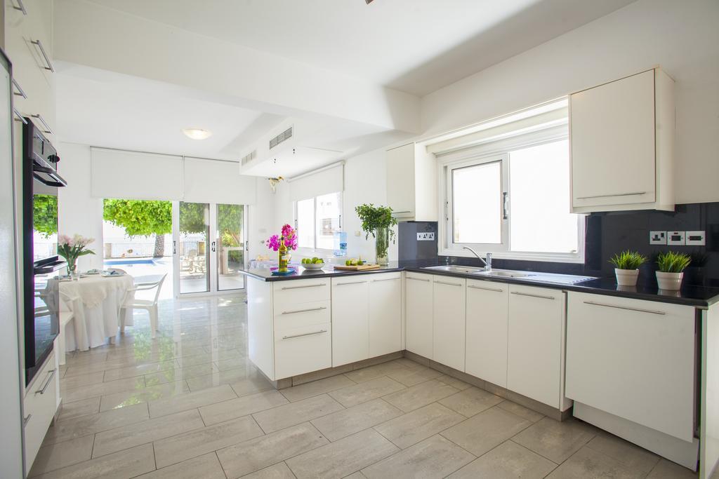 Meneou Beachfront Villa Sunset Perivolia Room photo