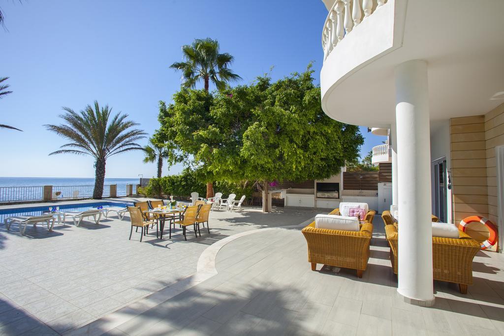 Meneou Beachfront Villa Sunset Perivolia Room photo
