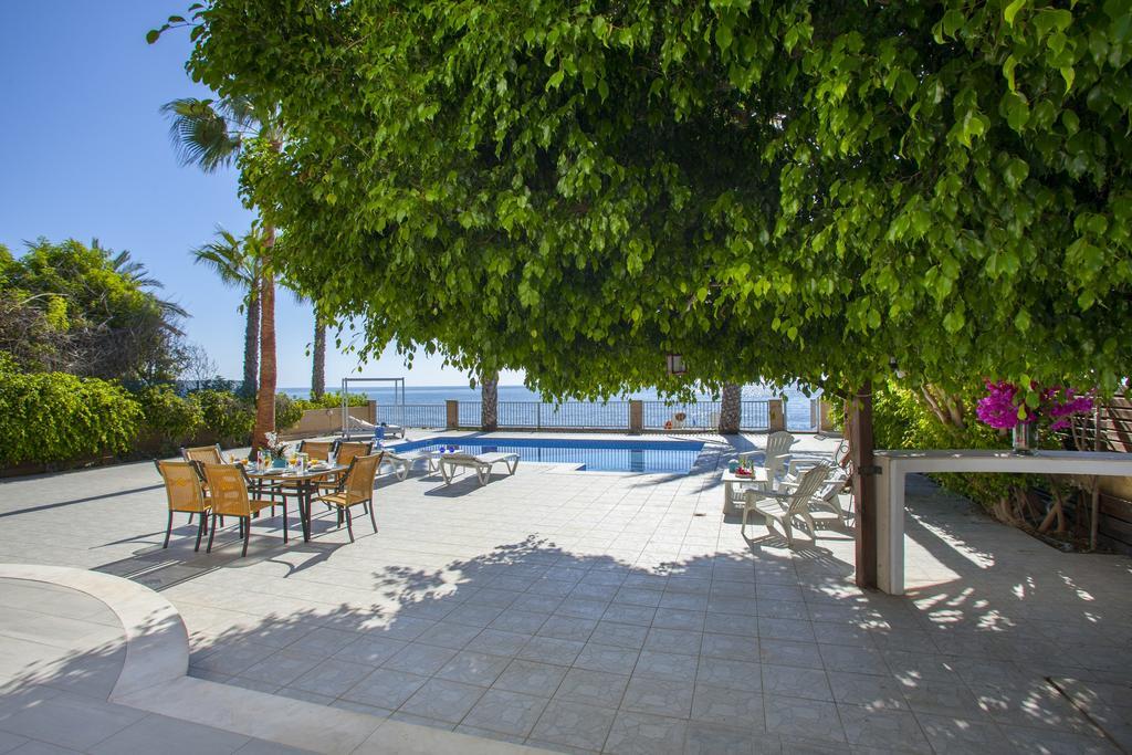 Meneou Beachfront Villa Sunset Perivolia Room photo
